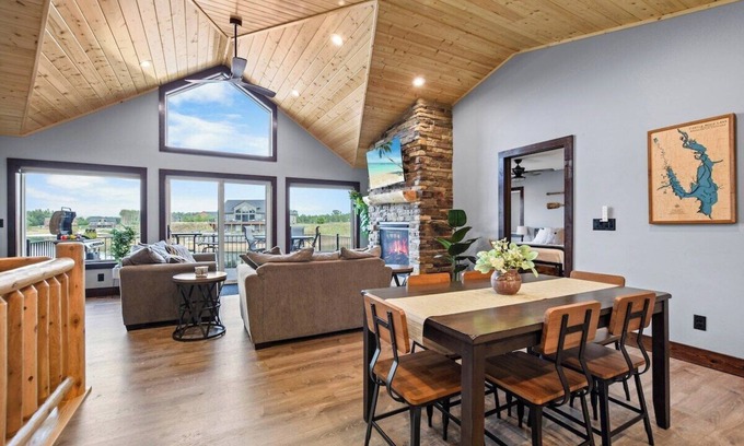 New Lisbon House | Beach House on Lake w/Game Room, WI Dells 30 min