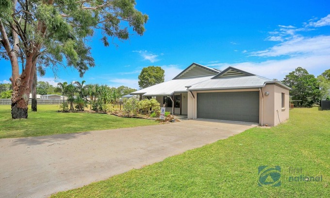 Woodgate House | Beach house one street from the Beach