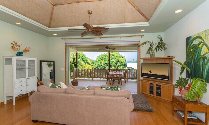 Kahaluu Bay House | Beach House: Oversized Lanai with Indoor/Outdoor Flow. EZ Stroll to Magic Sands!