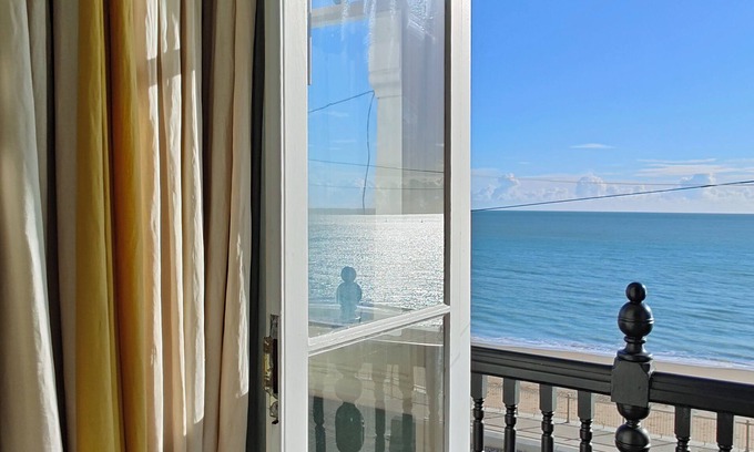 Ramsgate House | Beach house with private smugglers caves