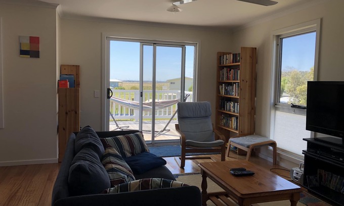 Venus Bay House | Beach house with Sauna, Linen, Wifi, Netflix.