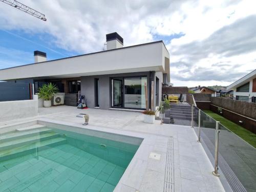 Sopelana House | BEACH HOUSE with swimming pool