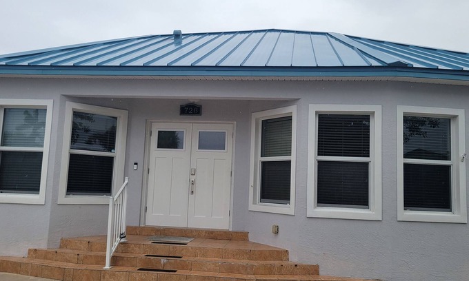 Nettles Island House | Beach house within walking distance to the beach 2 bed 2 bath