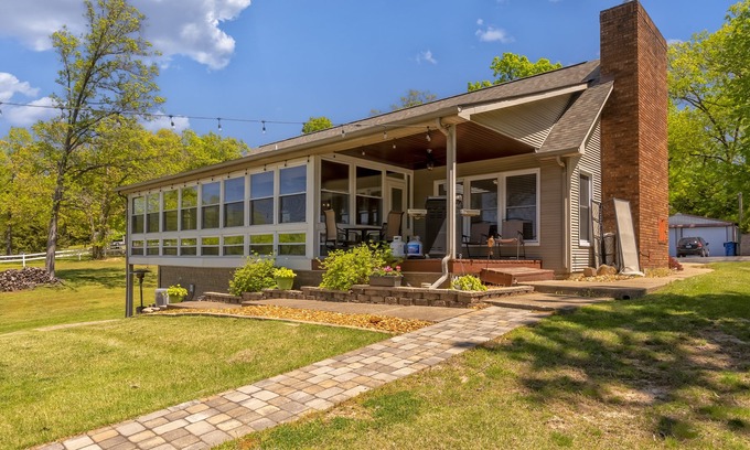 Wolf Creek House | Beach Lakefront, Easy Water Access Kayaks