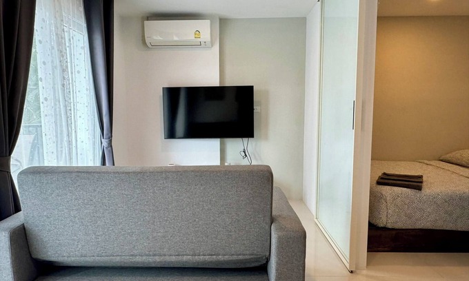 Kram Condo | Beach living 1 bdrm well equiped kitchen, AC, Wi-Fi and Living room