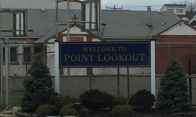 Point Lookout House | Beach living in small town America