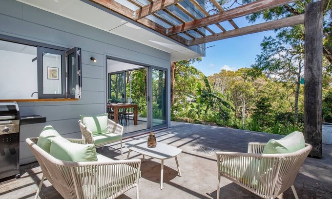 Merewether House | Beach Meets Bush at Expansive Treetop Oasis