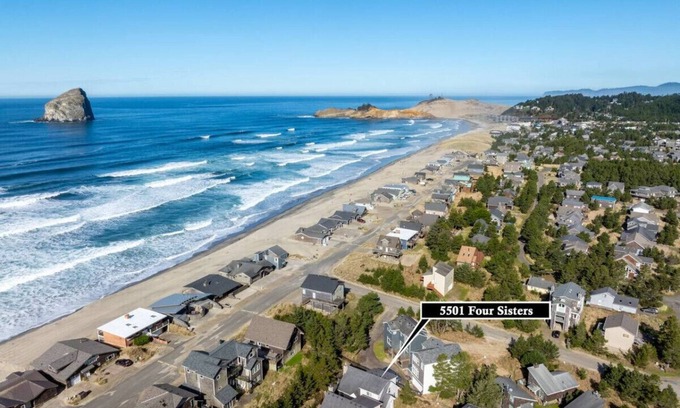 Four Sisters House | Beach Nest in beautiful Pacific City