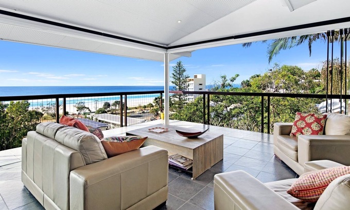 Currumbin House | Beach Panorama (Walk to Beach)