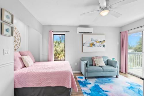Siesta Key Village Ski Chalet | Beach Rd, 300ft to Beach Access & 500ft to Siesta Key Village, Studio