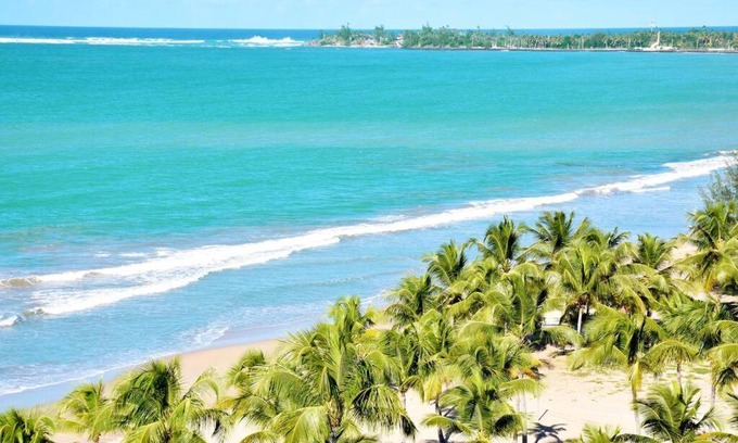 Isla Verde Apartment | Beach Rental LUX Apt 3BR-2BTH+Sofabed+City & Ocean View