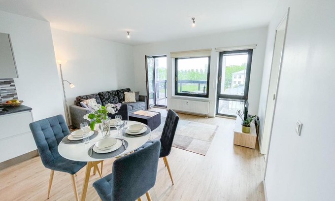 Beach Area Apartment | Beach Side Apartment with a Balcony