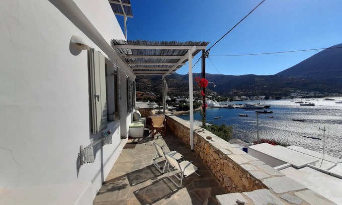 Vathi Apartment | Beach Side Studio