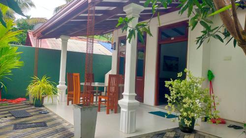 Aturuwella Bed & Breakfast | Beach side villa