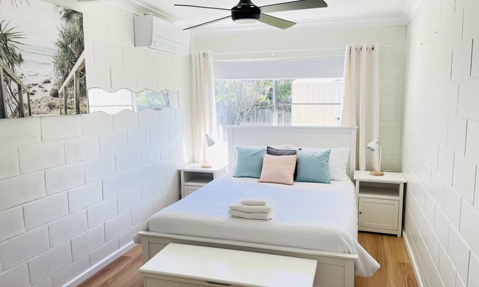 Brooms Head Apartment | Beach Stay Partial Ocean Views Family Friendly 2 mins walk to the beach!