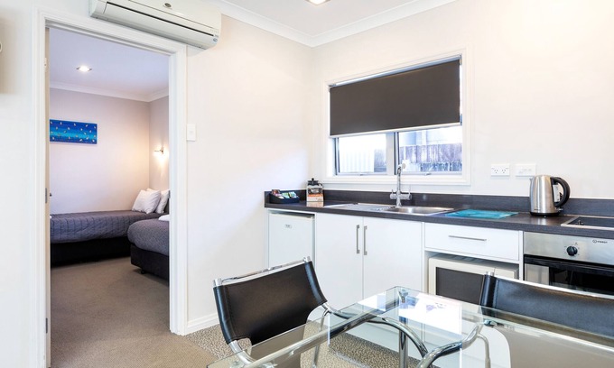 Fitzroy Hotel | Beach Street Motel Apartments