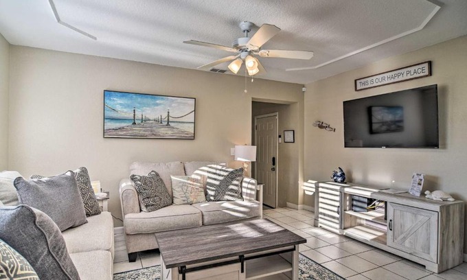 Largo House | Beach-Style Getaway with Lanai about 4 Mi to Beaches!