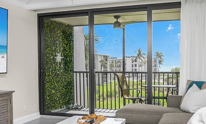 Sanibel Apartment | Beach View + 1-2 Min walk to Beach + Huge TVs & Fully Remodeled