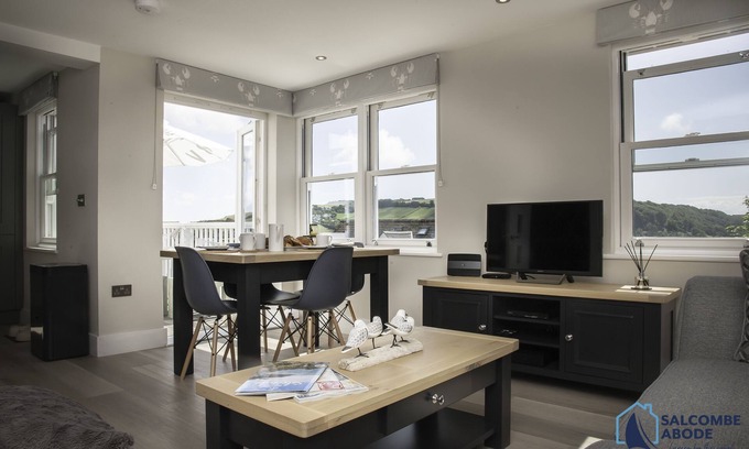 Salcombe Apartment | Beach View - Stylish Salcombe Apartment | Estuary Views + Spa Access