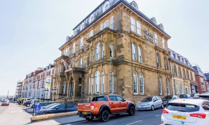 Tynemouth Apartment | BEACH VIEWS! 3rd floor apt steps to Longsands!nn