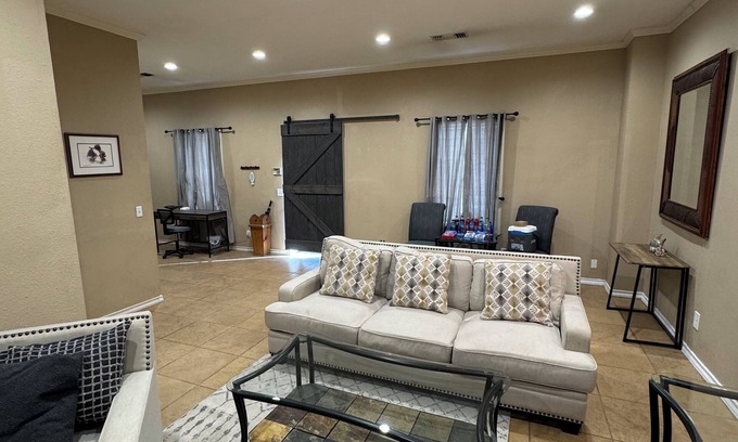 Amarillo Apartment | Beach Warehouse Apartment Near Palo Duro Canyon