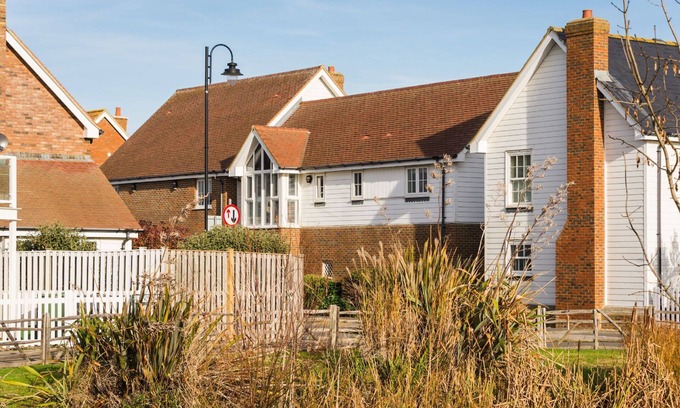 Camber Cottage | Beachcomber - an apartment that sleeps 4 guests in 2 bedrooms