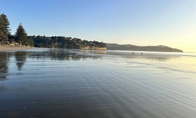 Orewa Apartment | Beachcomber Orewa 200m from Bars and Restaurants across the road from the beach
