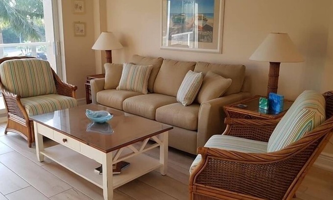 Longboat Key Condo | Beachcomber unit 205