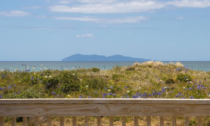 Waihi Beach House | Beached on Broadway - Perfect for Couples, Families or Friends