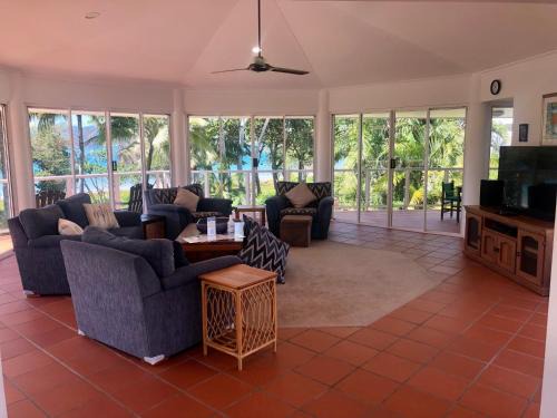 Wongaling Beach Apartment | Beaches No 6 - Beachfront Views