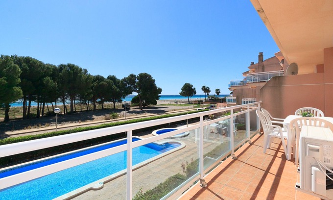 Vandellos i l'Hospitalet de l'Infant Apartment | Beachfront apartment for families with pool · UHC ARCO DEL SOL 210