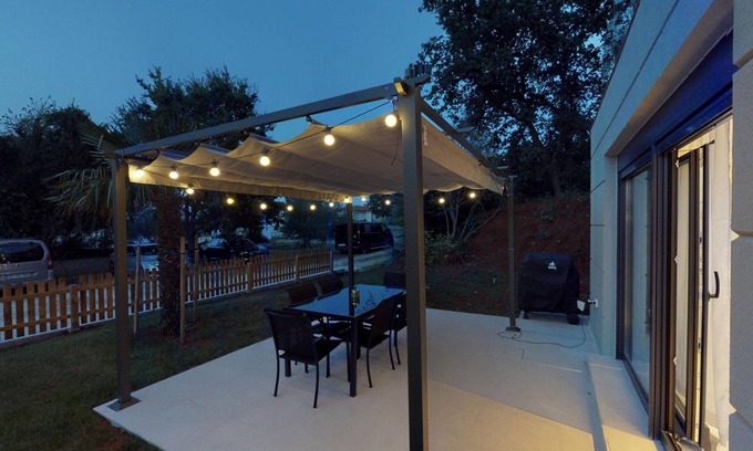 Drenje Apartment | Beachfront - 2 Bedrooms - 4 Guests - Barbecue
