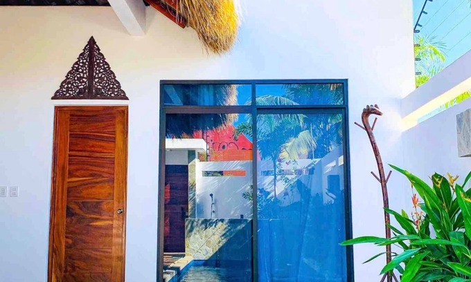 Brisas de Zicatela Villa | Beachfront 2bed. Villa in La Punta w/private pool-10min walk to many restaurants