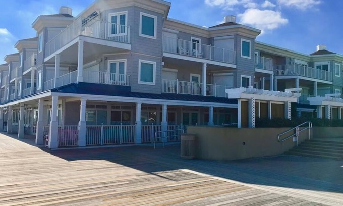 Bethany Beach Condo | Beachfront 3-Bedroom Condo near Shops