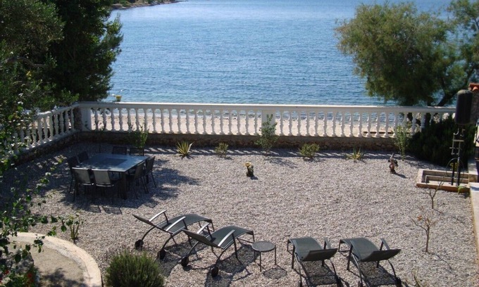 Okrug Gornji Villa | Beachfront 4 bedroom villa, panoramic sea views, air-con, & high-speed internet.