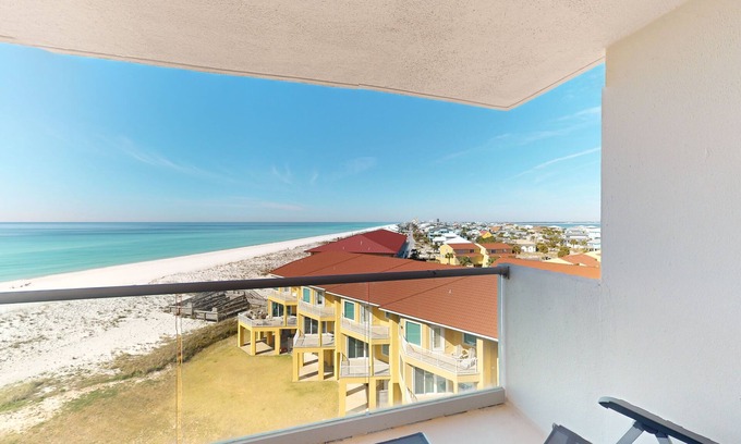 Pensacola Beach Condo | Beachfront, 7th-floor condo with gorgeous Gulf view & pool