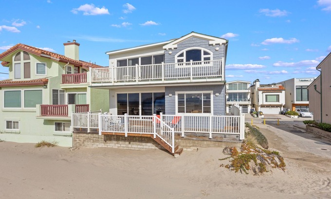 Hollywood Beach House | Beachfront abode with spacious deck, pool table, gas grill, smart TVs, & W/D