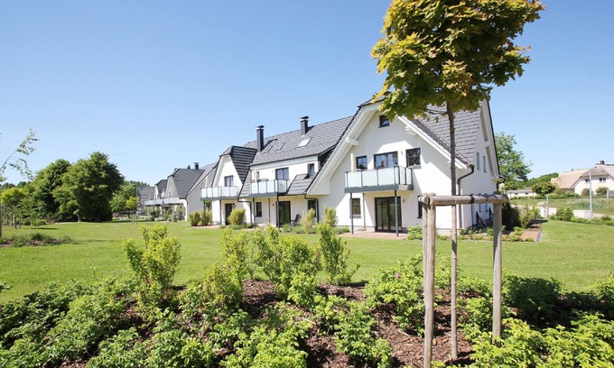 Lobbe Apartment | Beachfront apartment with balcony, use of swimming pool and sauna - Rex Rugia apartment 13-8