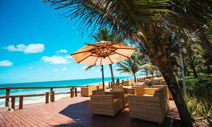 Maguari-Cajui Apartment | Beachfront apartment in Muro Alto with resort-like facilities and incredible views