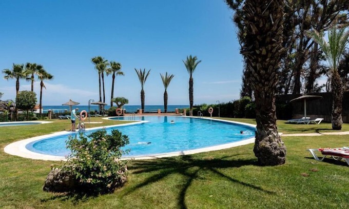 Puerto de la Duquesa Apartment | Beachfront Apartment -Don Juan Manilva