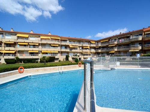 Els Griells Apartment | Beachfront Apartment in Costa Brava with Pool