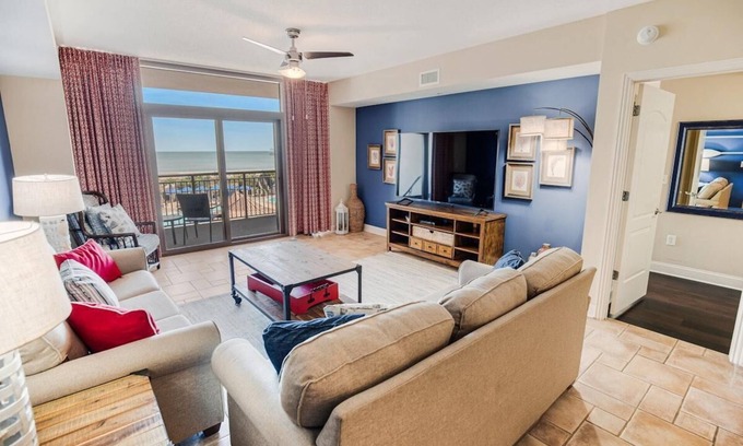 Windy Hill Condo | Beachfront Beauty: 3-Bedroom Condo with Whirlpool Tub and More