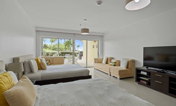 Oranjestad-West Apartment | Beachfront - Beach Garden Studio - E124-1