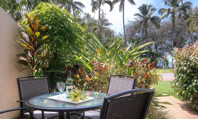 Port Douglas Apartment | Beachfront Bliss 206