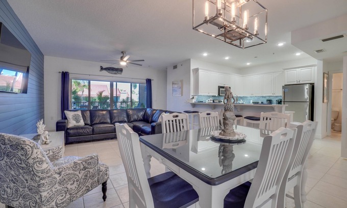Bradenton Beach Condo | Beachfront - Bradenton Beach Club 226 by SeaBreeze Vacation