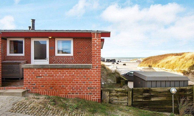 Henne Strand House | Beachfront Bungalow Bliss - By Traum Ferienwohnungen