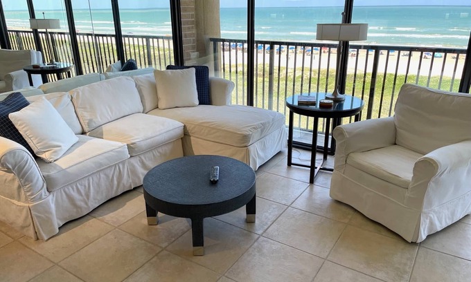 South Padre Island Condo | Beachfront Condo Relax In Style, big balcony, beach gear Incl, 2 Pools/hot tubs