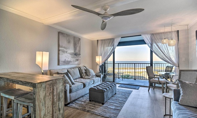 Sand Key Condo | Beachfront Clearwater Condo w/Community Pool