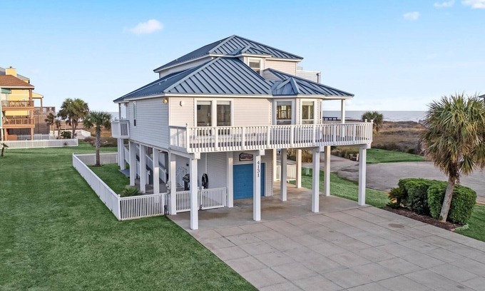 Pointe San Luis House | Beachfront | Community Pool | Hot Tub | Fenced Yard