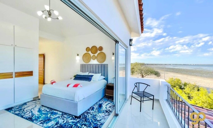 El Centenario House | Beachfront Compound | Pool | BBQ | Best for Groups